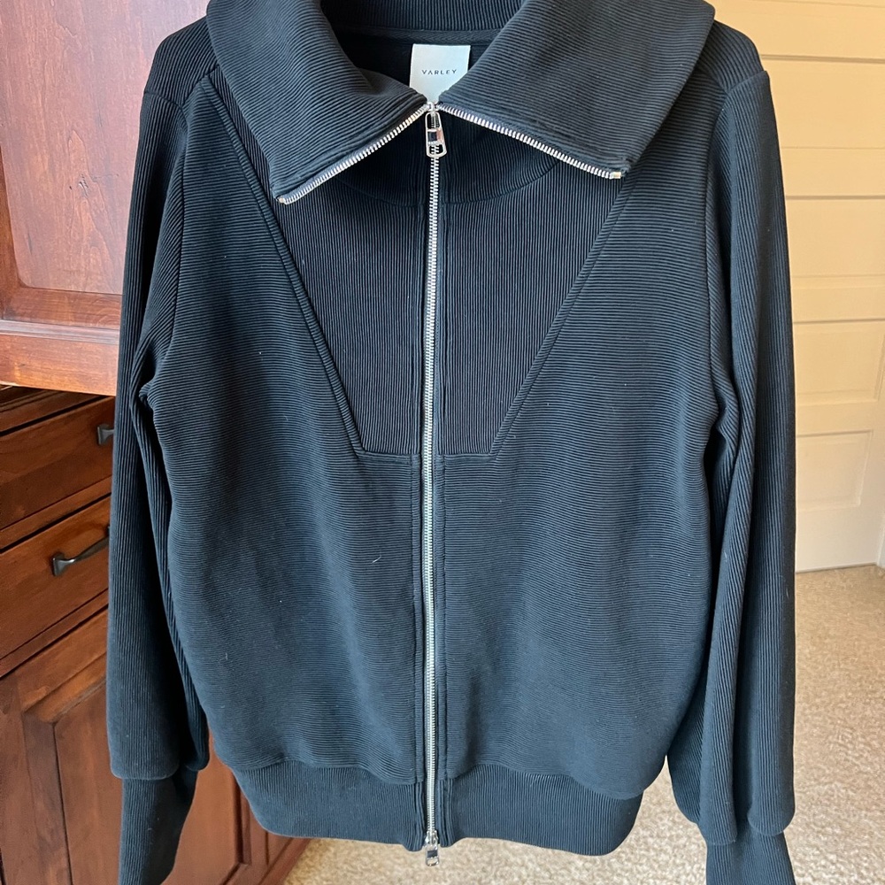 Varley zip up 🖤